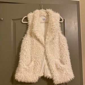 Tobi Faux fur white vest